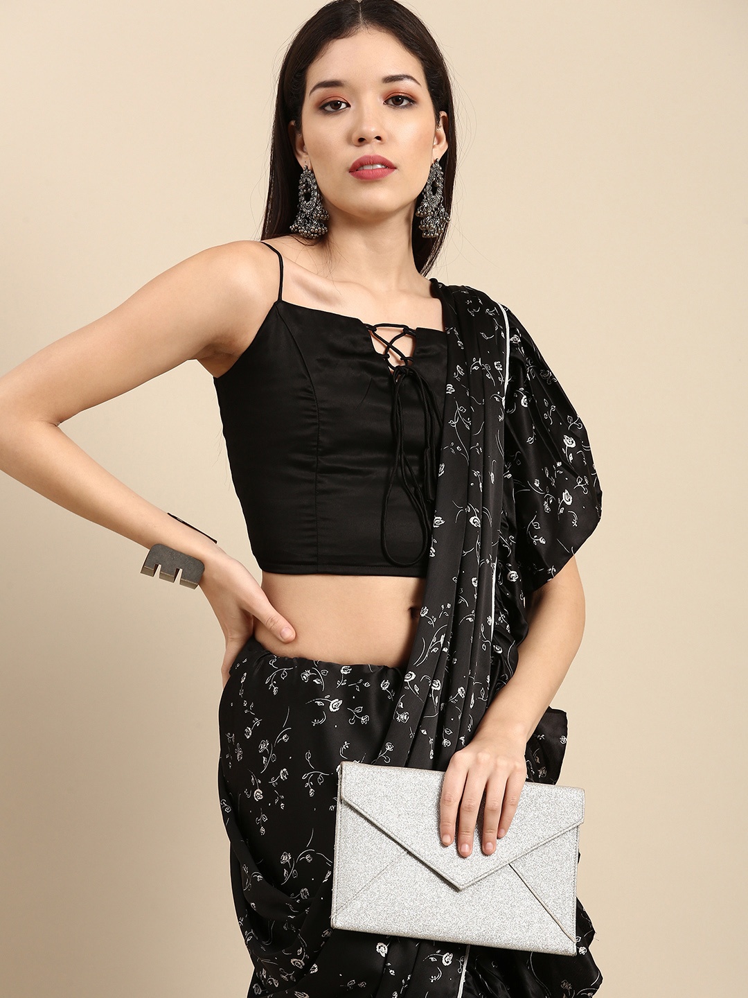 

Sangria Black & White Floral Satin Saree