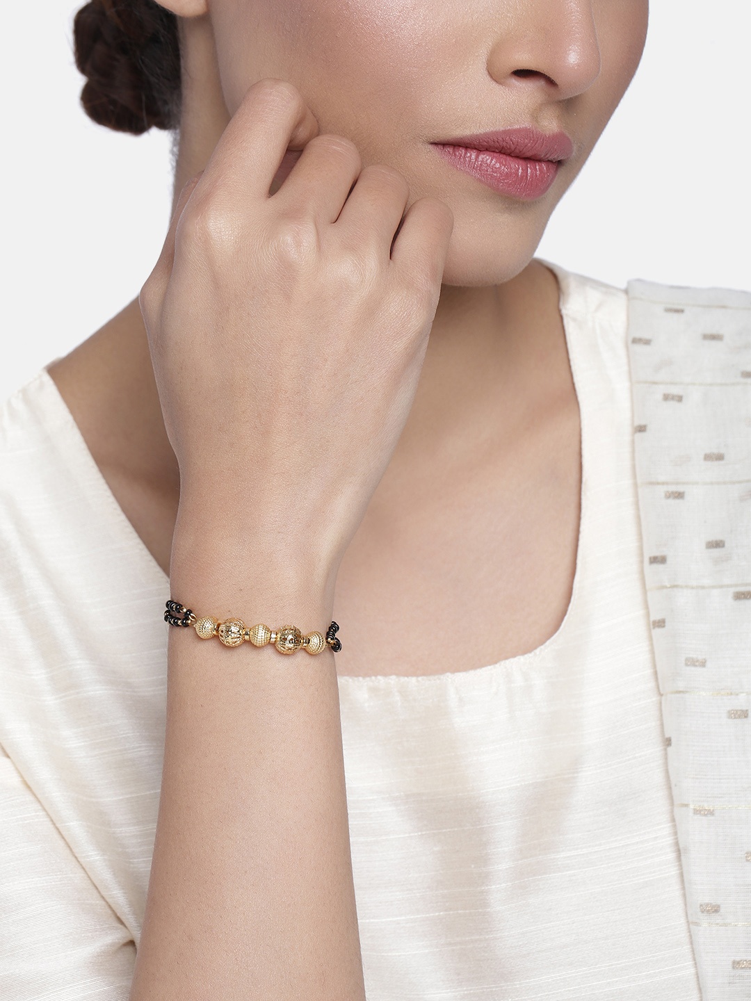 

Estele Women Gold-Toned & Black Handcrafted Gold-Plated Link Bracelet