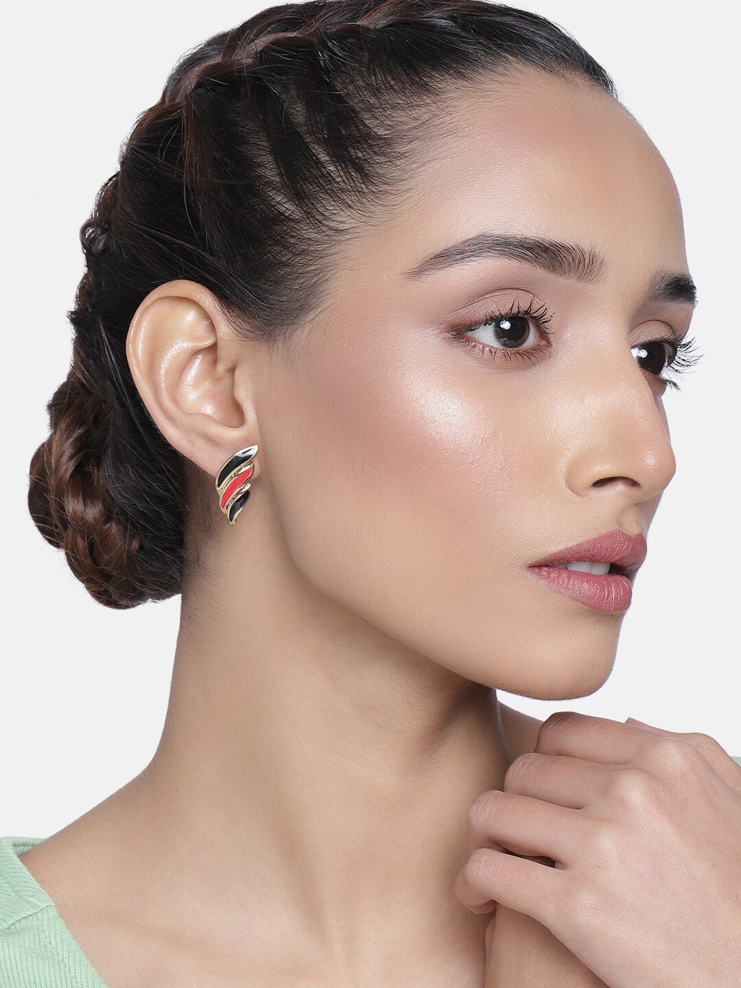 

Estele Women Gold-Toned & Black Contemporary Studs