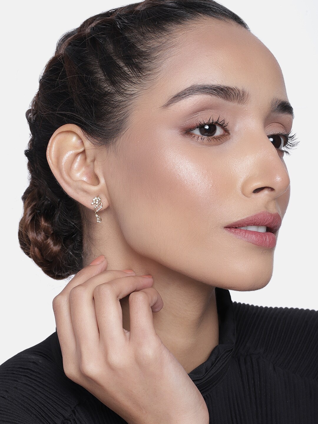

Estele Women Gold-Toned & White Contemporary Drop Earrings