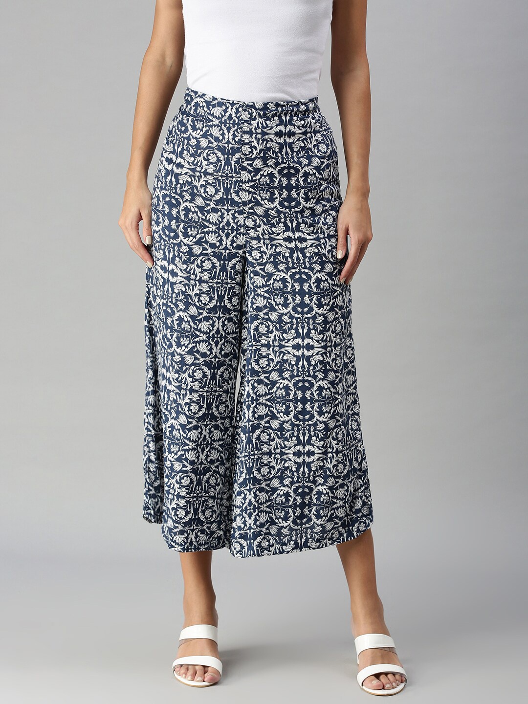 

De Moza Women Grey & White Floral Printed Cropped Palazzos