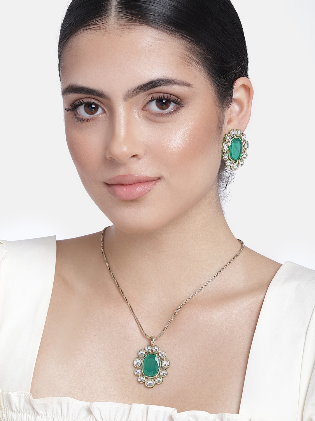 

Estele Gold-Plated Kundan Studded Jewellery Set