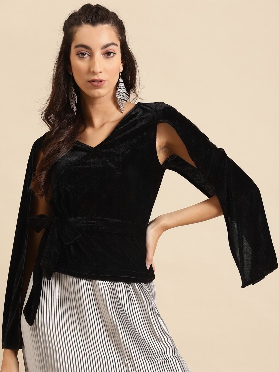 

DODO & MOA Black Velvet Regular Top
