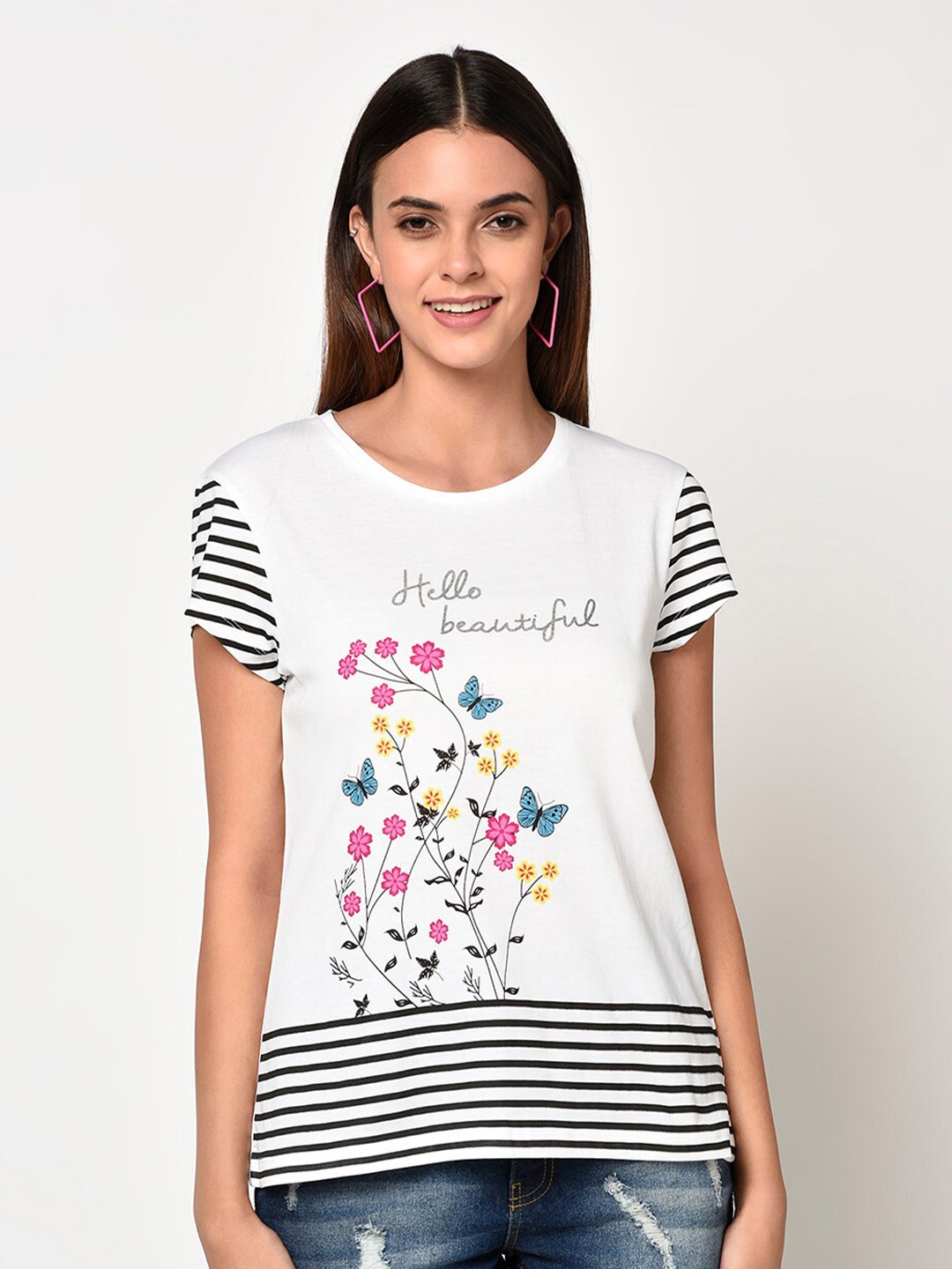 

DAiSY Women White Printed Applique T-shirt