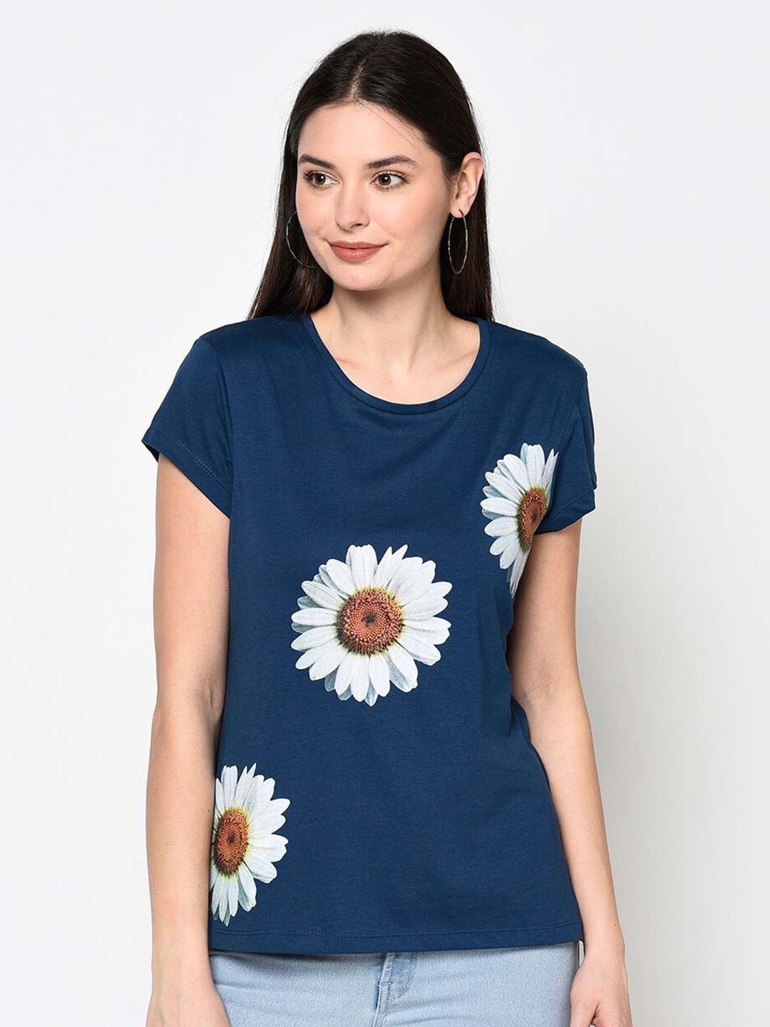 

DAiSY Women Blue & White Floral Printed Cotton T-shirt