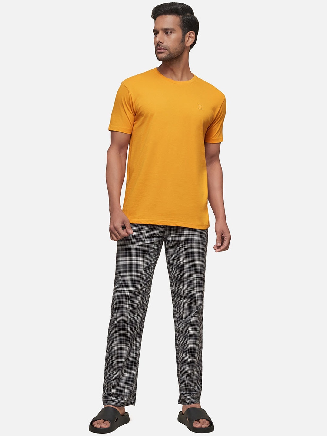 

XYXX Men Yellow & Black Solid Pure Cotton Nigh Suits