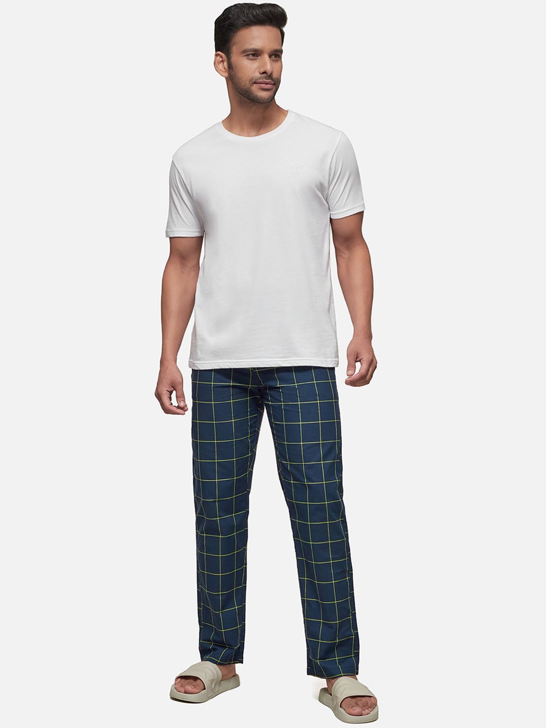 

XYXX Men White & Navy Blue Solid Pure Cotton Nigh Suit