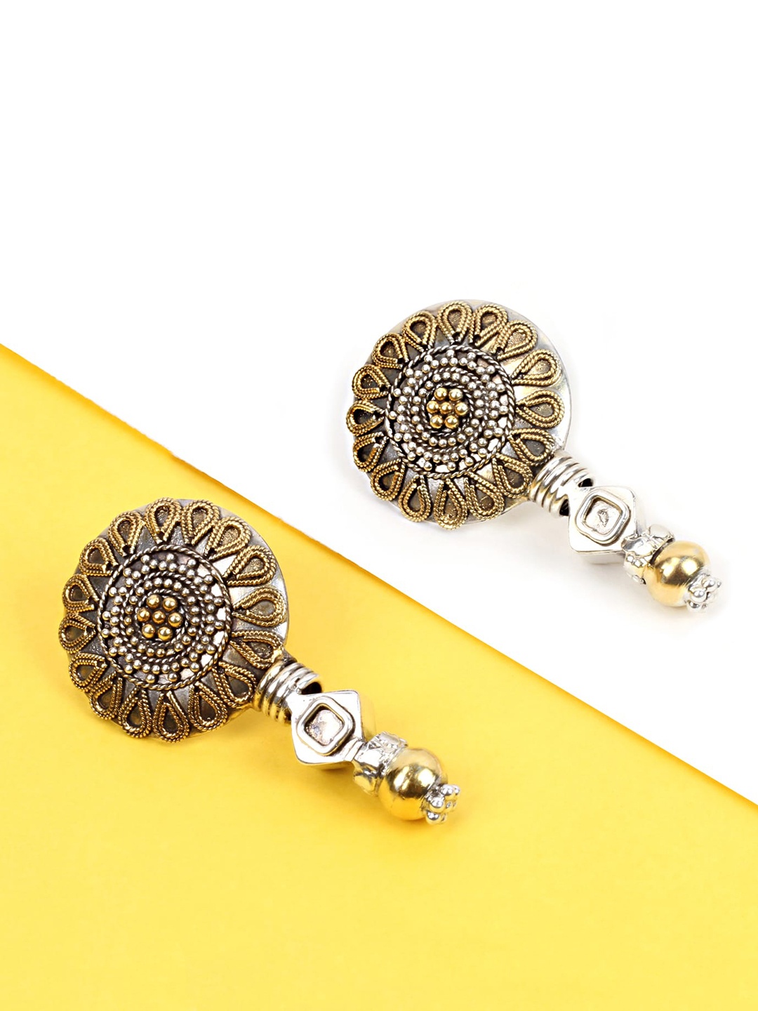 

SANGEETA BOOCHRA Silver-Toned Circular Studs Earrings