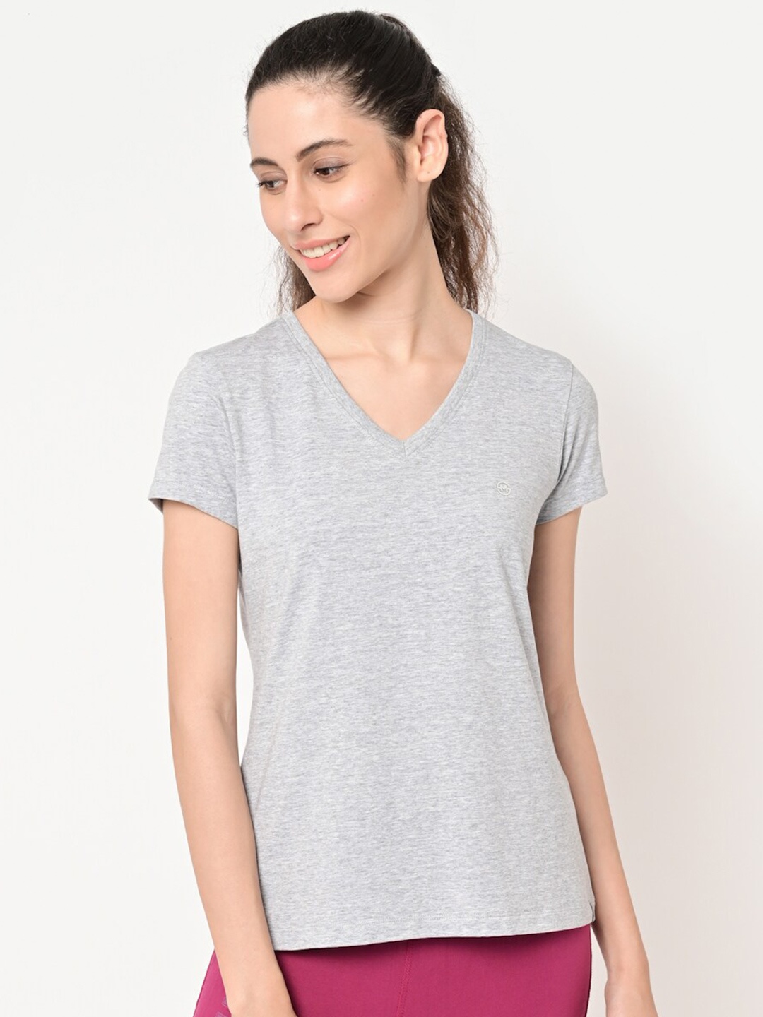 

MAYSIXTY Women Grey Solid V-Neck T-shirt