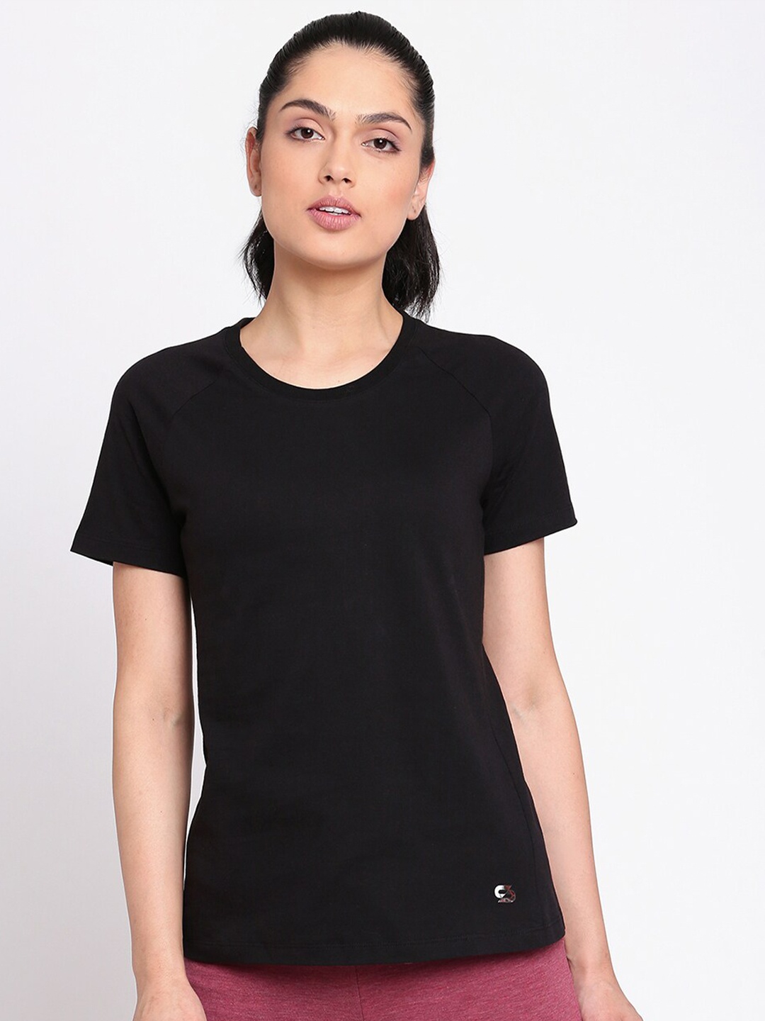 

Spolei Women Black Solid Round Neck T-shirt