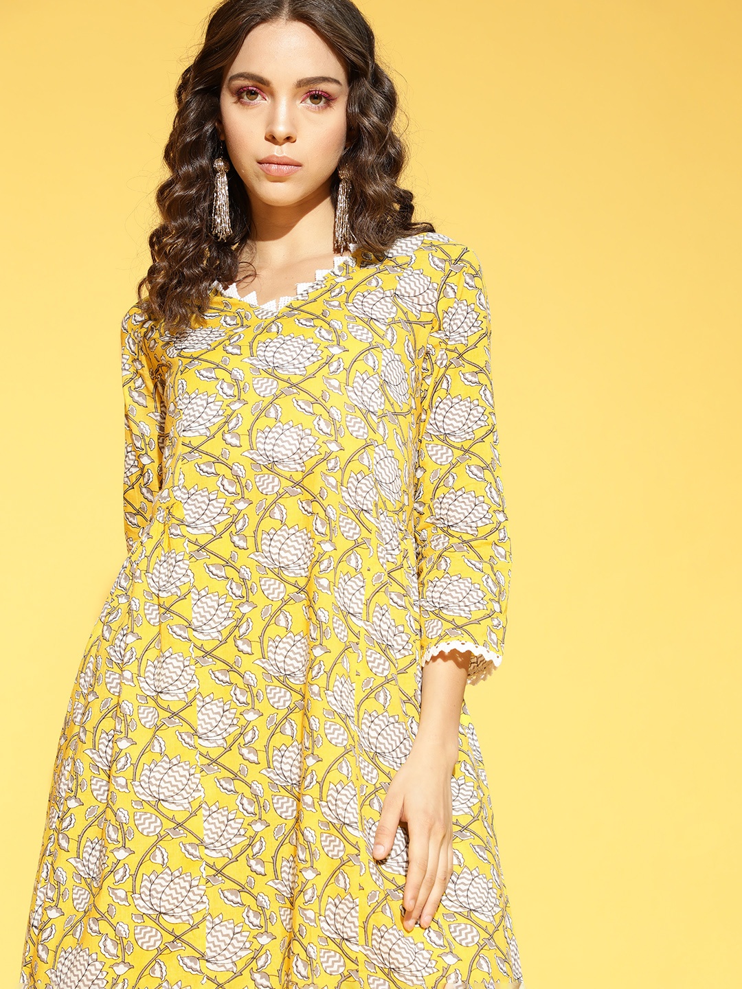 

AHIKA Women Yellow Printed Pure Cotton Kurta with Dhoti Pants