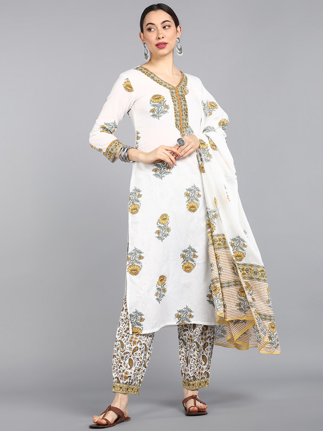 

AHIKA Women White Floral Printed Regular Pure Cotton Kurta with Trousers & Dupatta