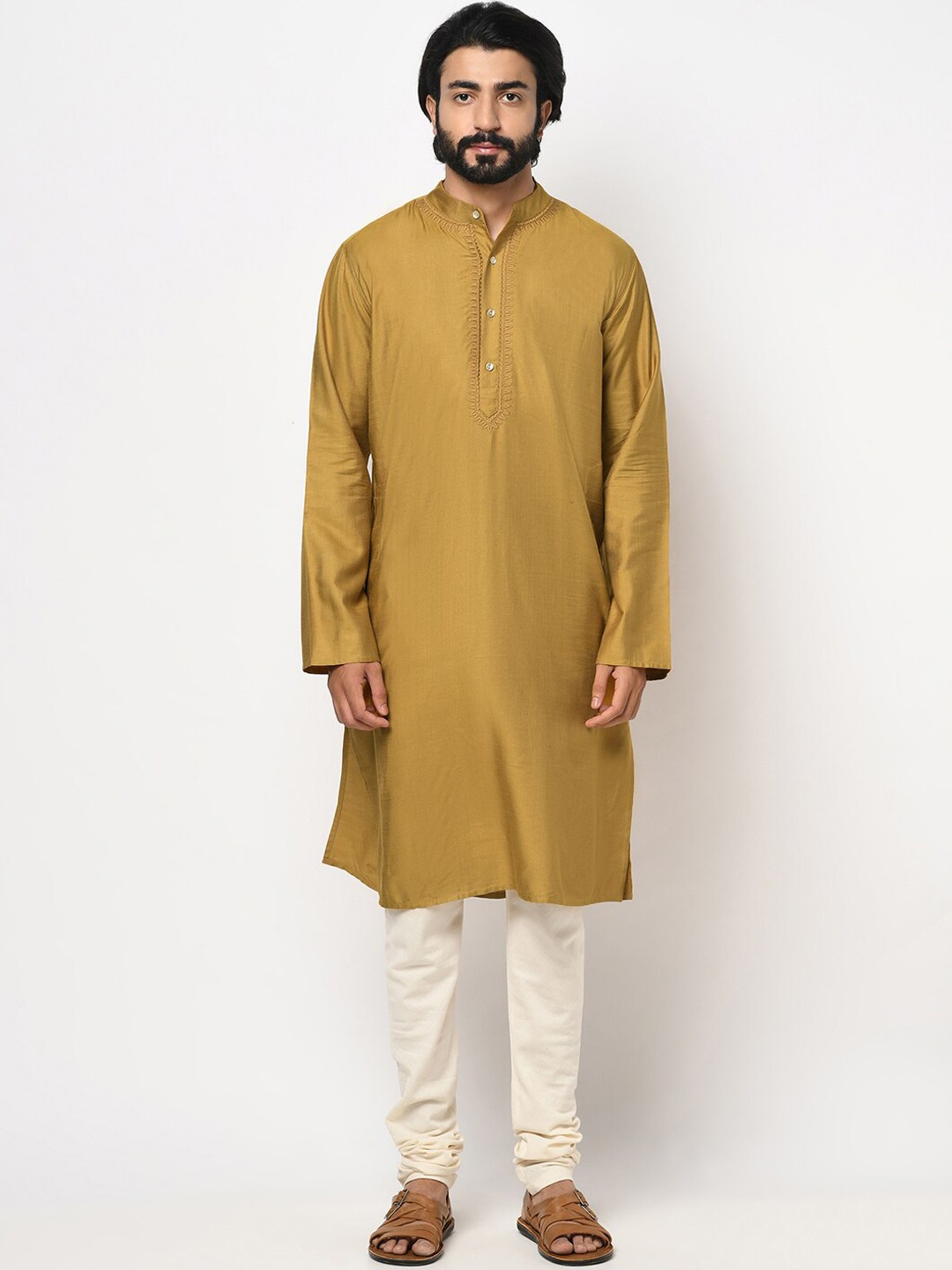 

Fabindia Men Green Yoke Design Thread Work Kurta
