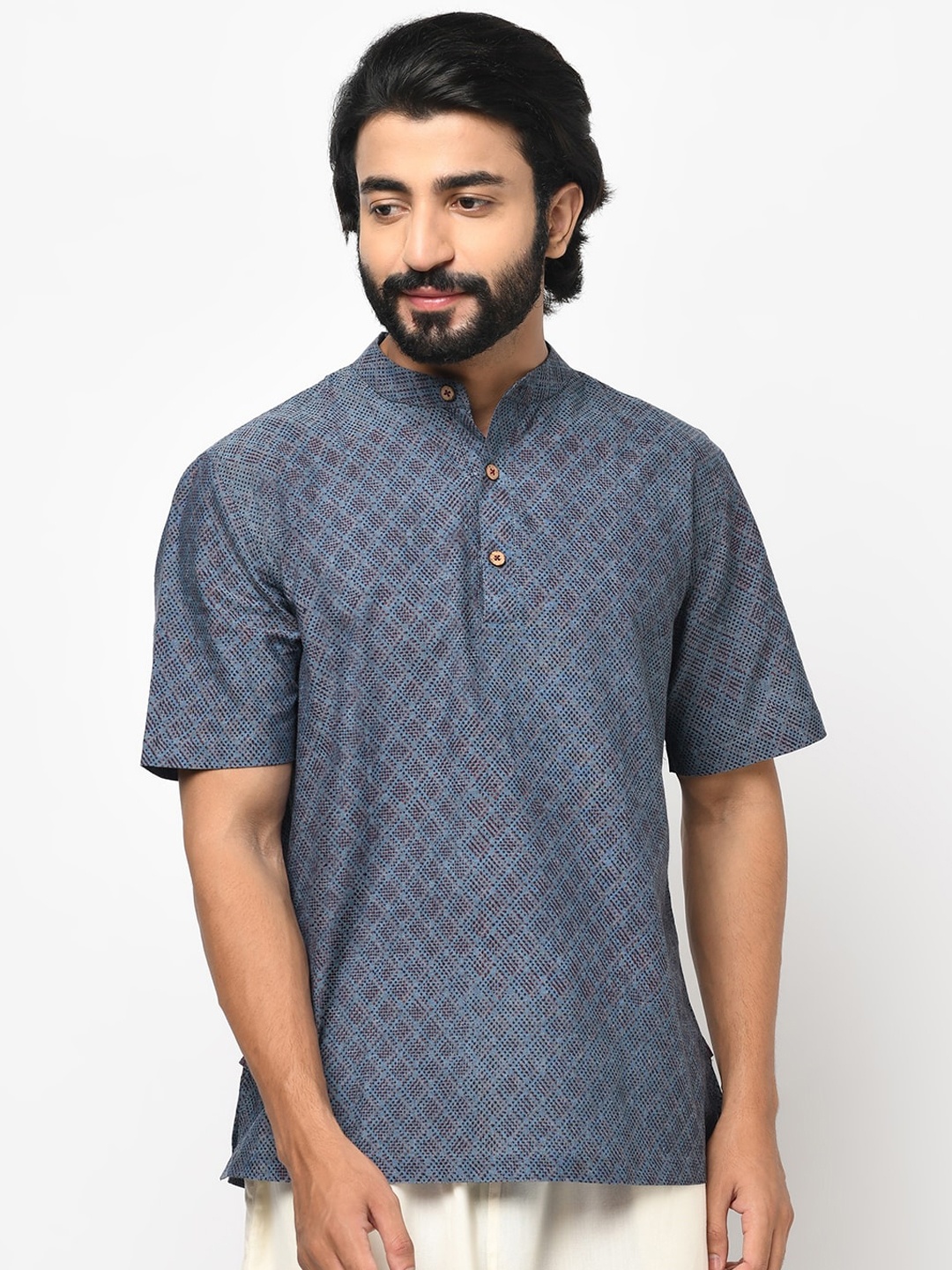 

Fabindia Men Blue & Maroon Geometric Printed Mandarin Collar Straight Kurta