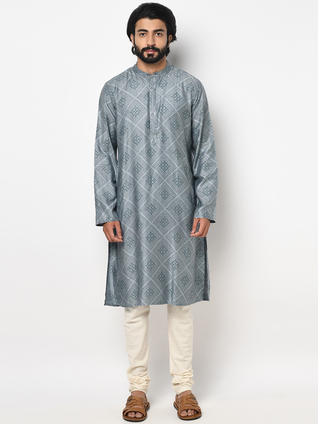 

Fabindia Men Grey Geometric Thread Work Kurta