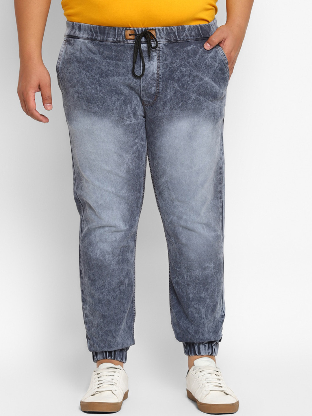 

Urbano Plus Men Grey Heavy Fade Stretchable Jeans