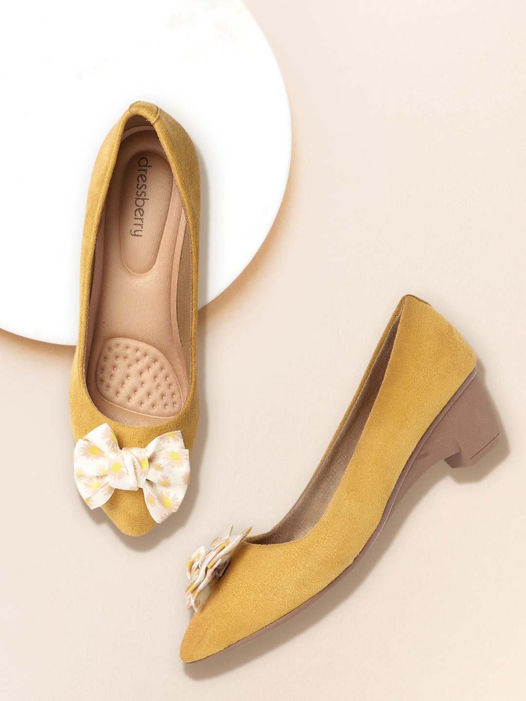 

DressBerry Mustard Yellow Wedge Pumps with Bows