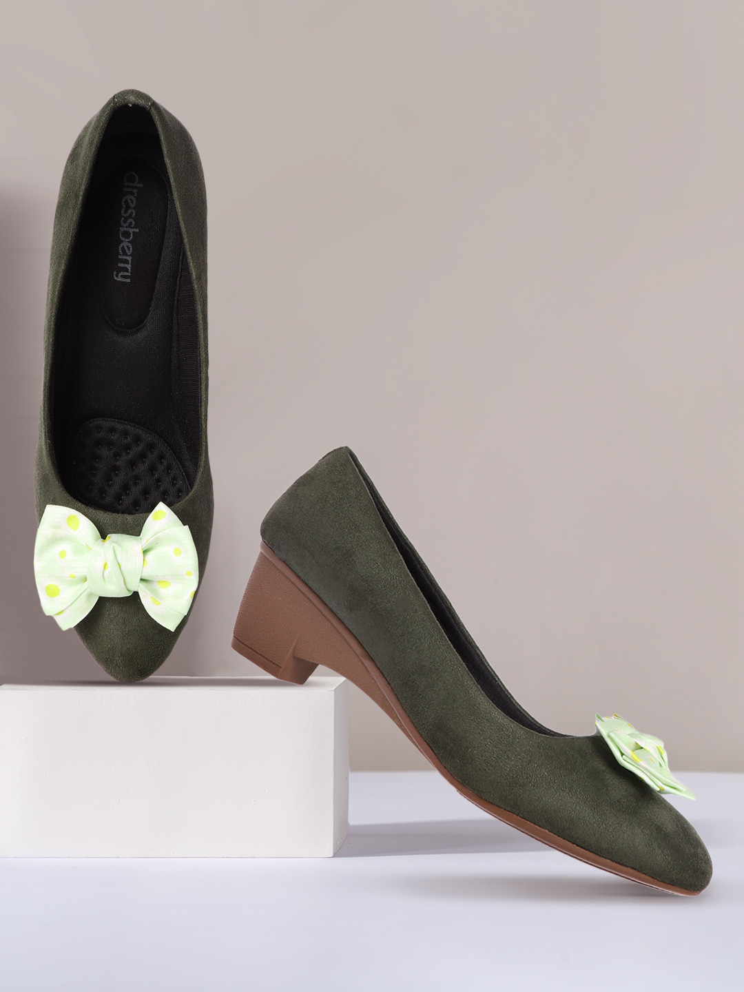 

DressBerry Olive Green Wedge Pumps with Bows