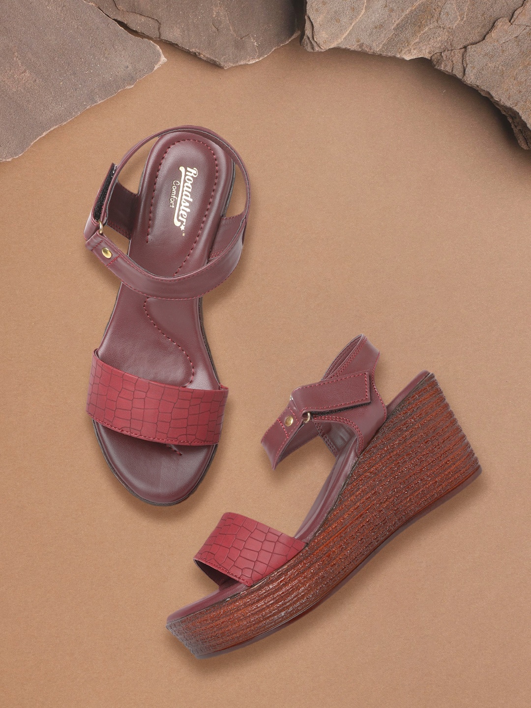 

The Roadster Lifestyle Co Burgundy Croc Textured Wedges