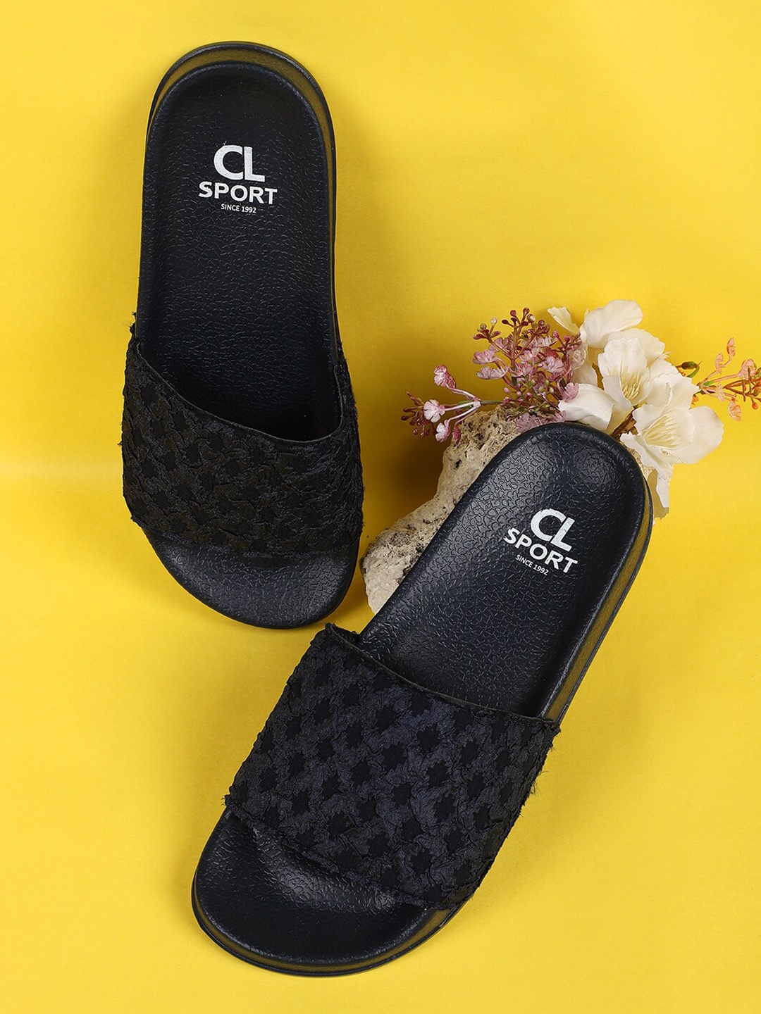 

Carlton London sports Women Black Sliders