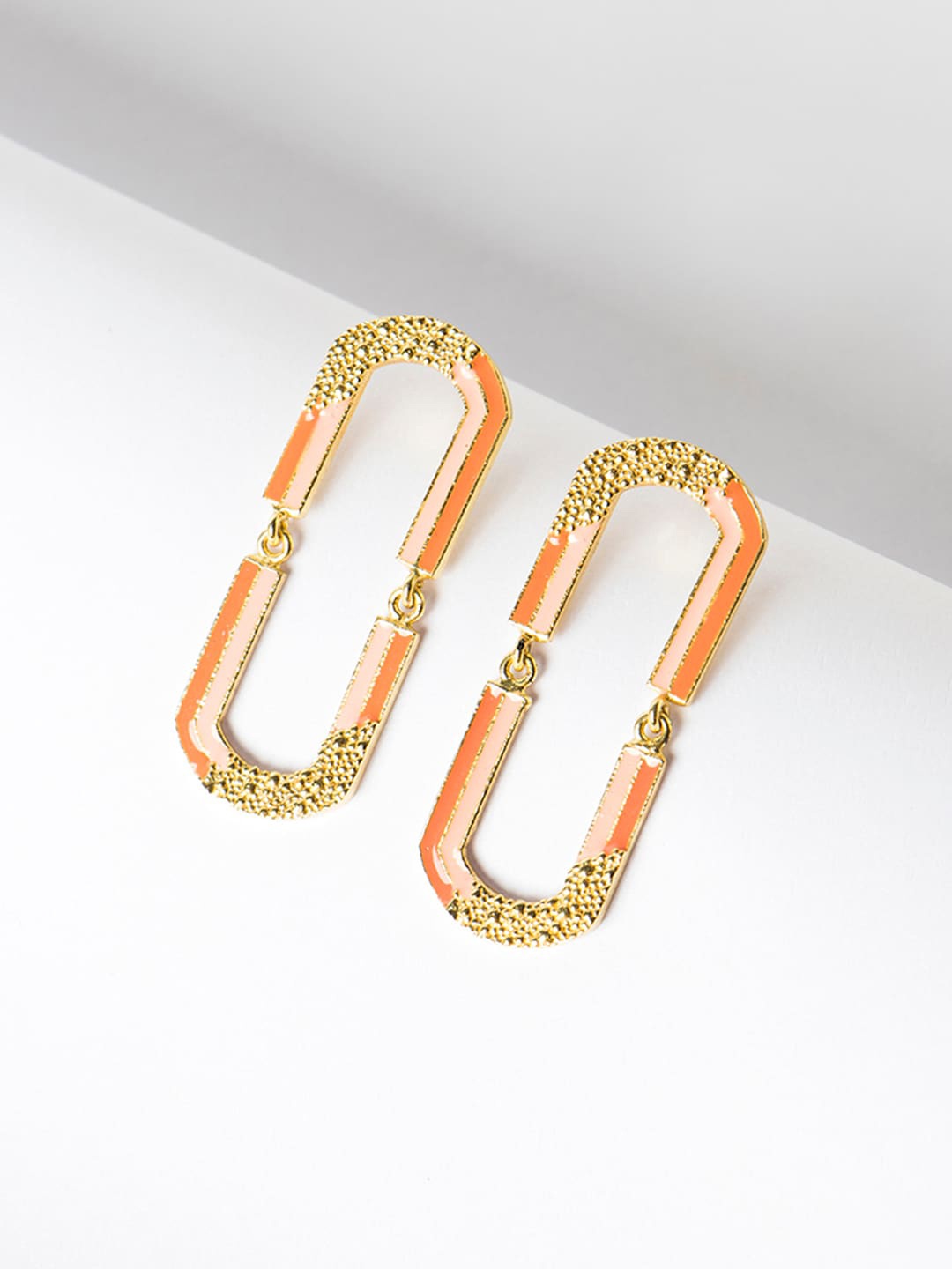 

Mikoto by FableStreet Woman Gold-Toned Contemporary Hoop Earrings