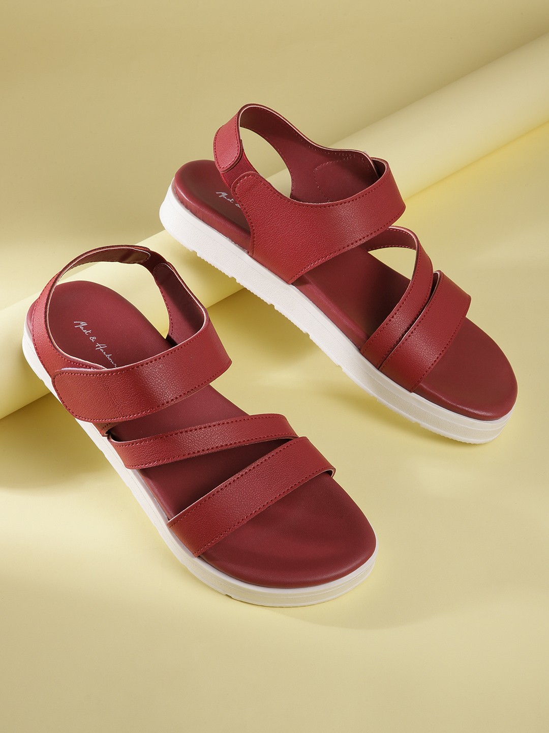 

Mast & Harbour Women Open Toe Flats, Maroon
