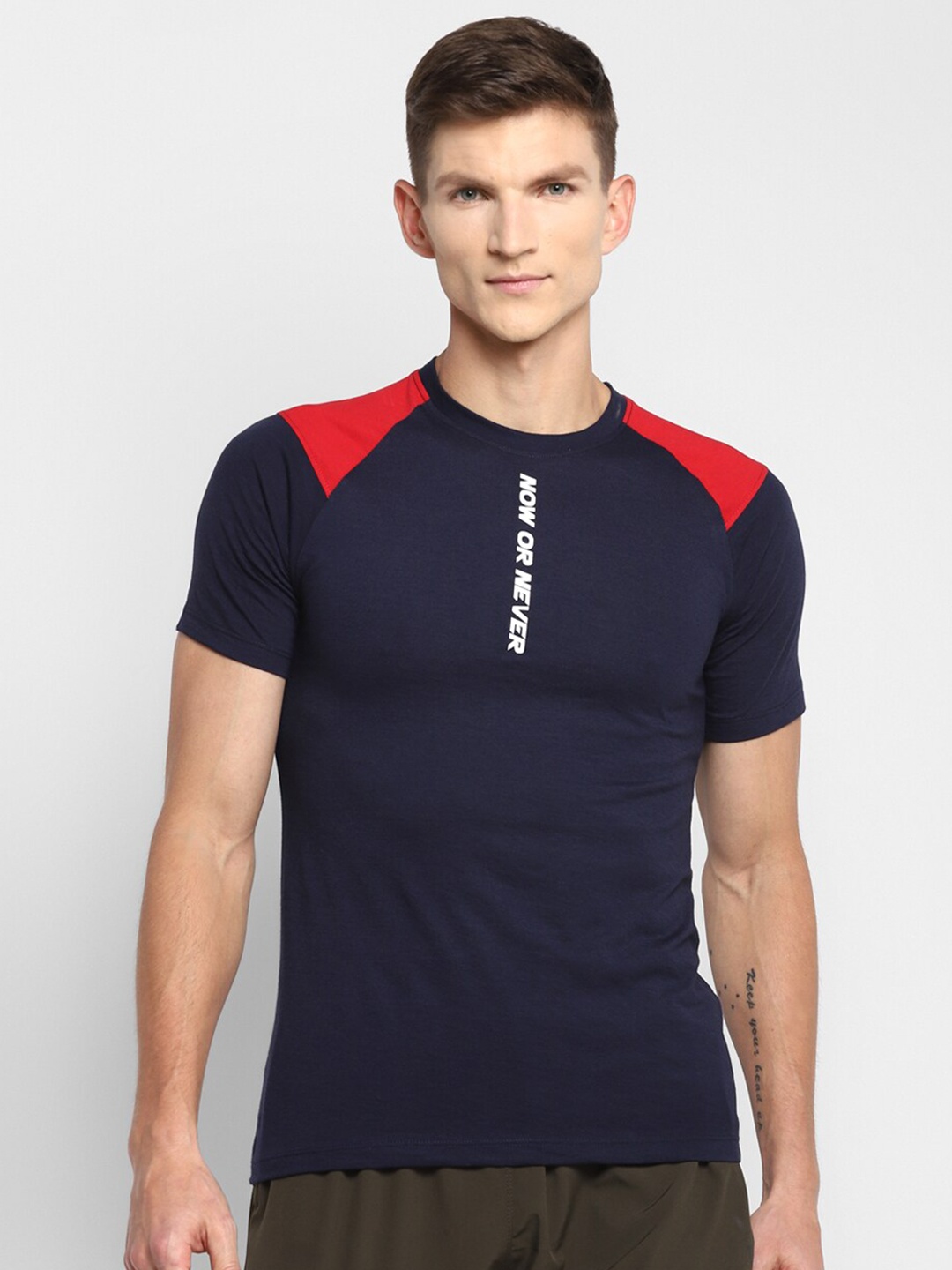 

OFF LIMITS Men Navy Blue Henley Neck Pockets T-shirt