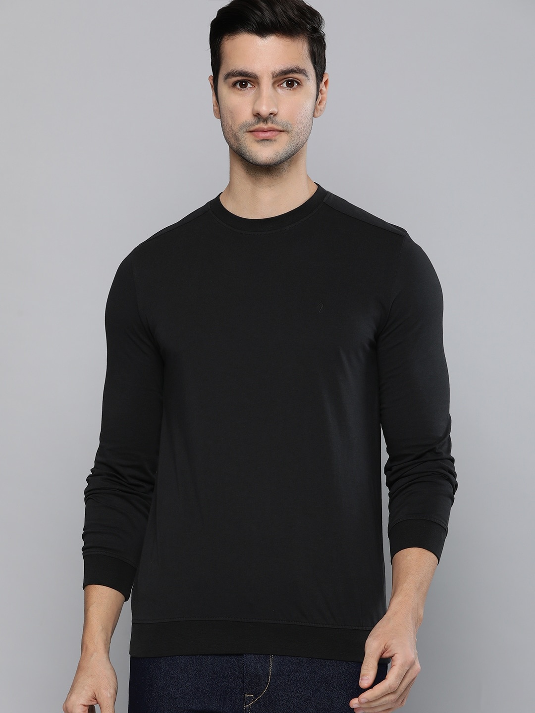 

Indian Terrain Men Black Solid Round Neck Pure Cotton T-shirt