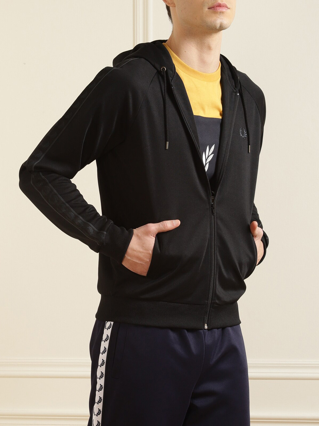 

Fred Perry Men Black Lightweight Crop Sporty Jacket