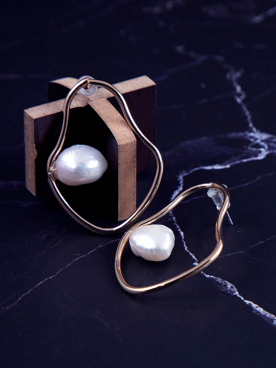 

anore Women Gold-Toned Contemporary Pearl Drop Earrings