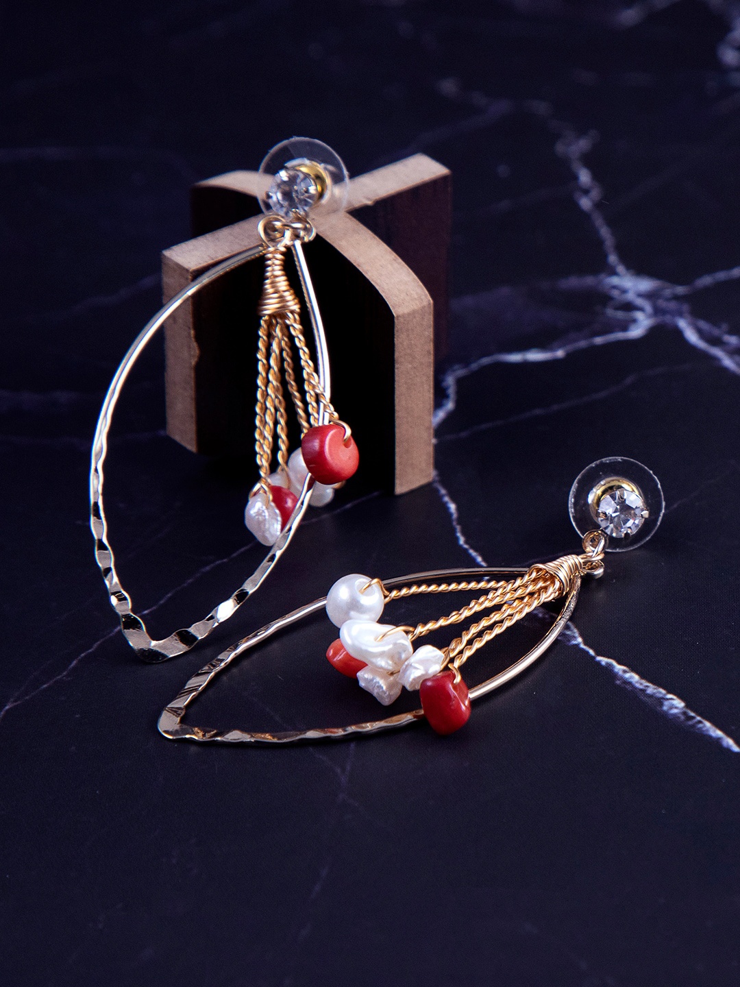 

anore Women Gold-Toned Teardrop Shaped Contemporary Pearl Drop Earrings