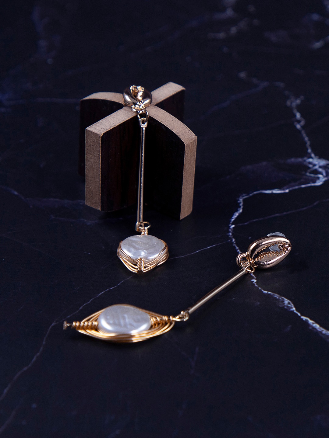 

anore Women Gold-Toned Geometric Contemporary Pearl Drop Earrings
