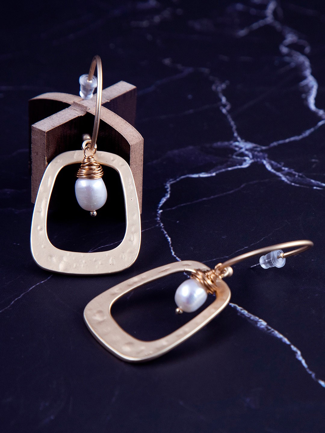 

anore Women Gold-Toned Contemporary Pearl Drop Earrings