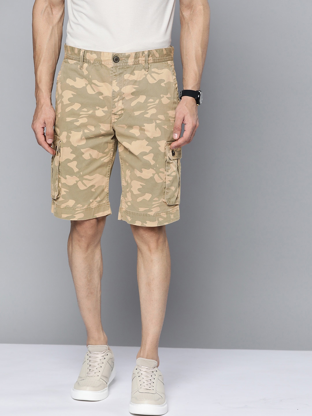 

Indian Terrain Men Beige & Olive Green Camouflage Printed Regular Shorts