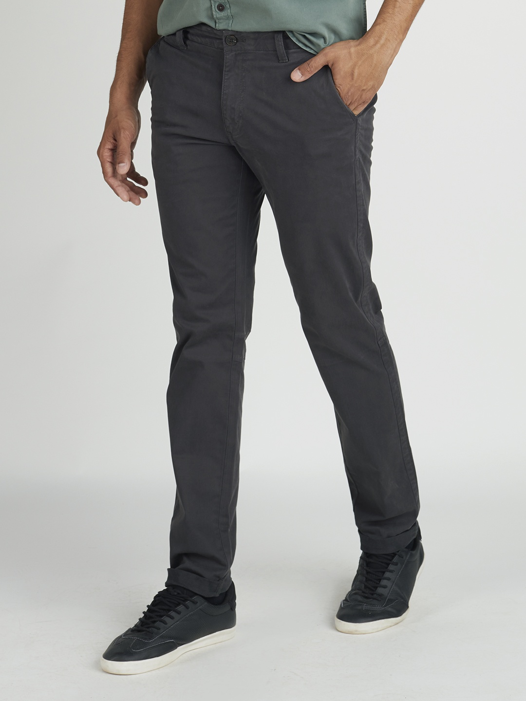 

Indian Terrain Men Charcoal Grey Slim Fit Chino Trousers