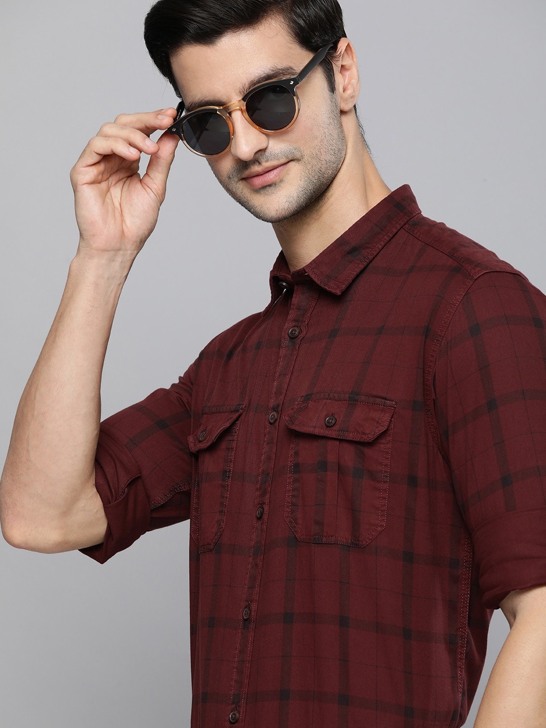 

Indian Terrain Men Maroon & Navy Blue Slim Fit Checked Pure Cotton Casual Shirt