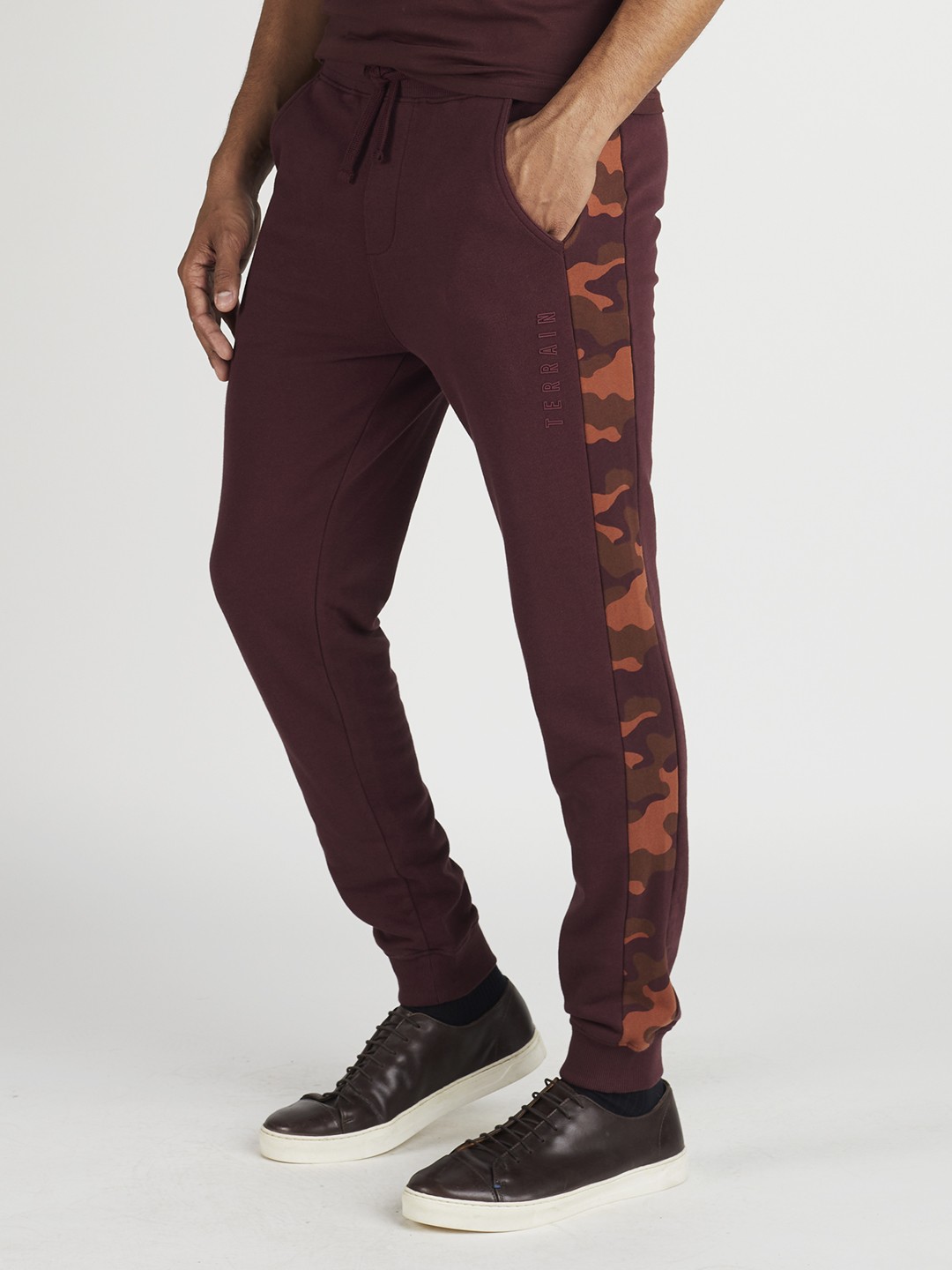 

Indian Terrain Men Maroon Solid Camouflage Side Striped Joggers