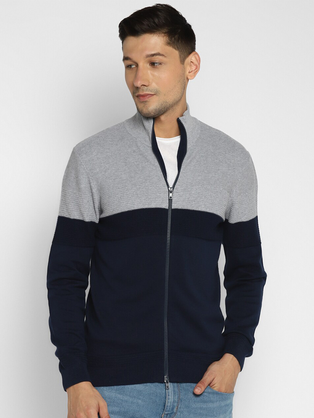 

Red Chief Men Grey & Navy Blue Colourblocked Cotton Front-Open Sweater