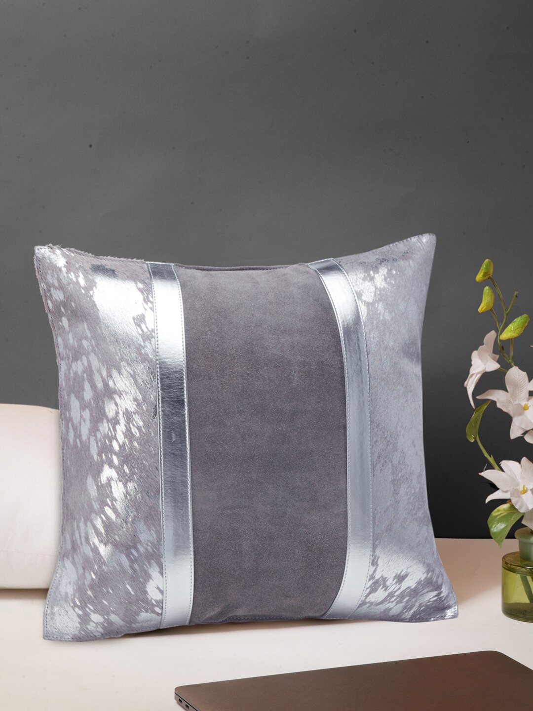 

IMUR Silver-Toned & Grey Colourblocked Leather Square Cushion Covers