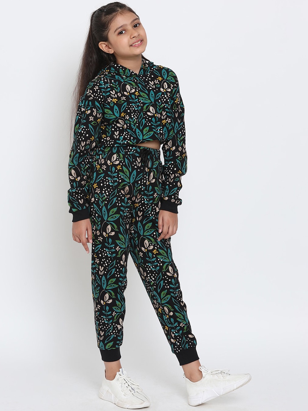 

Natilene Girls Black & Green Printed Pure Cotton Tracksuit