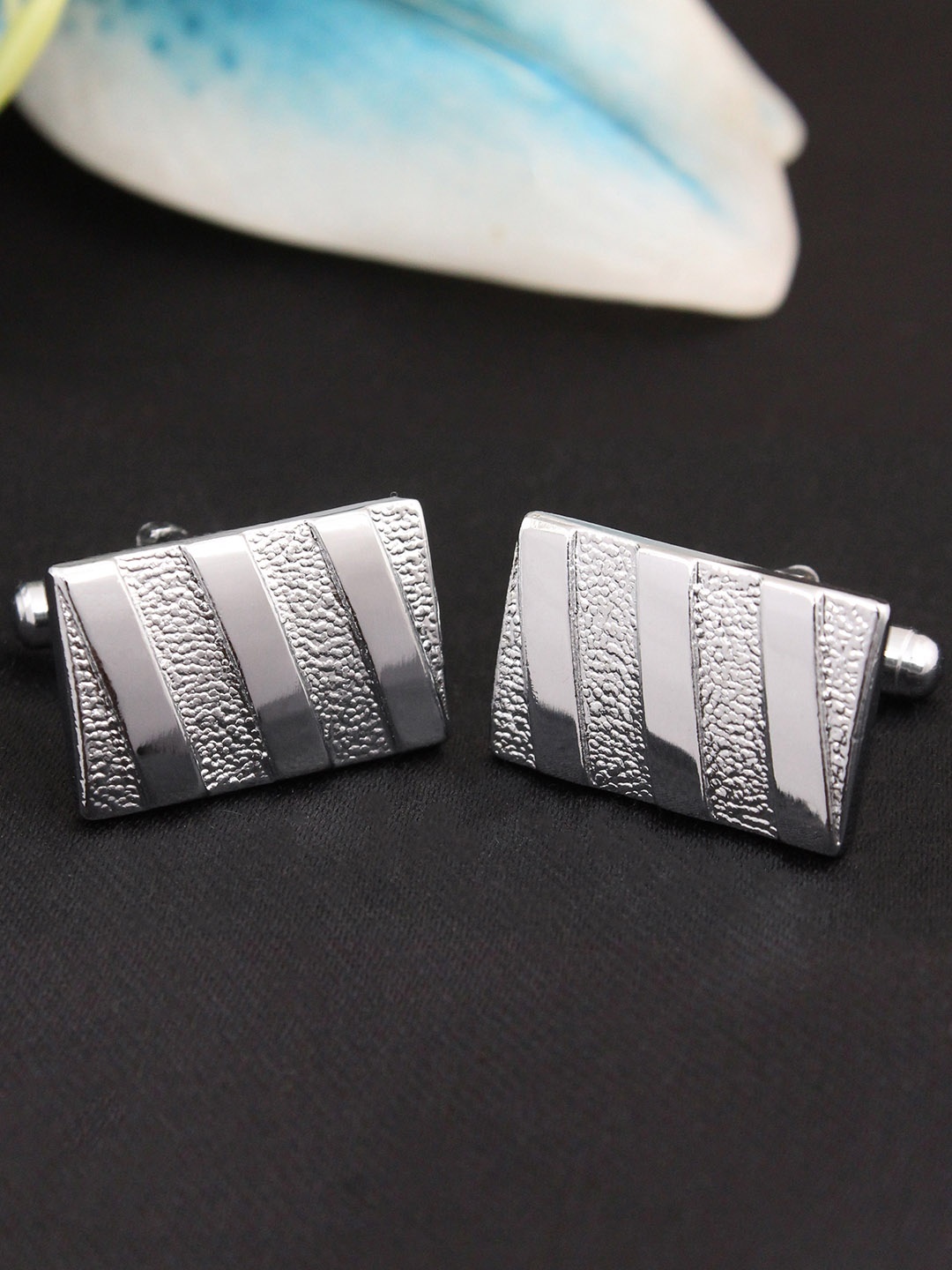 

KOVOVE Men Silver The Bling Fling Cufflinks