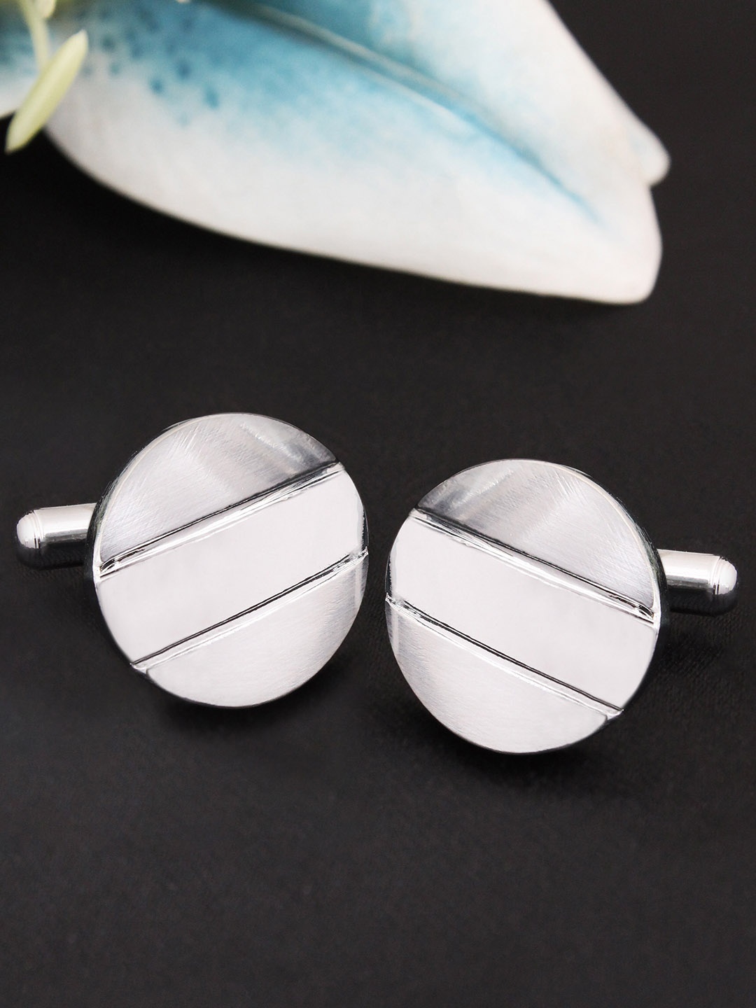 

KOVOVE Men Silver-Toned Textured Circular Cufflinks
