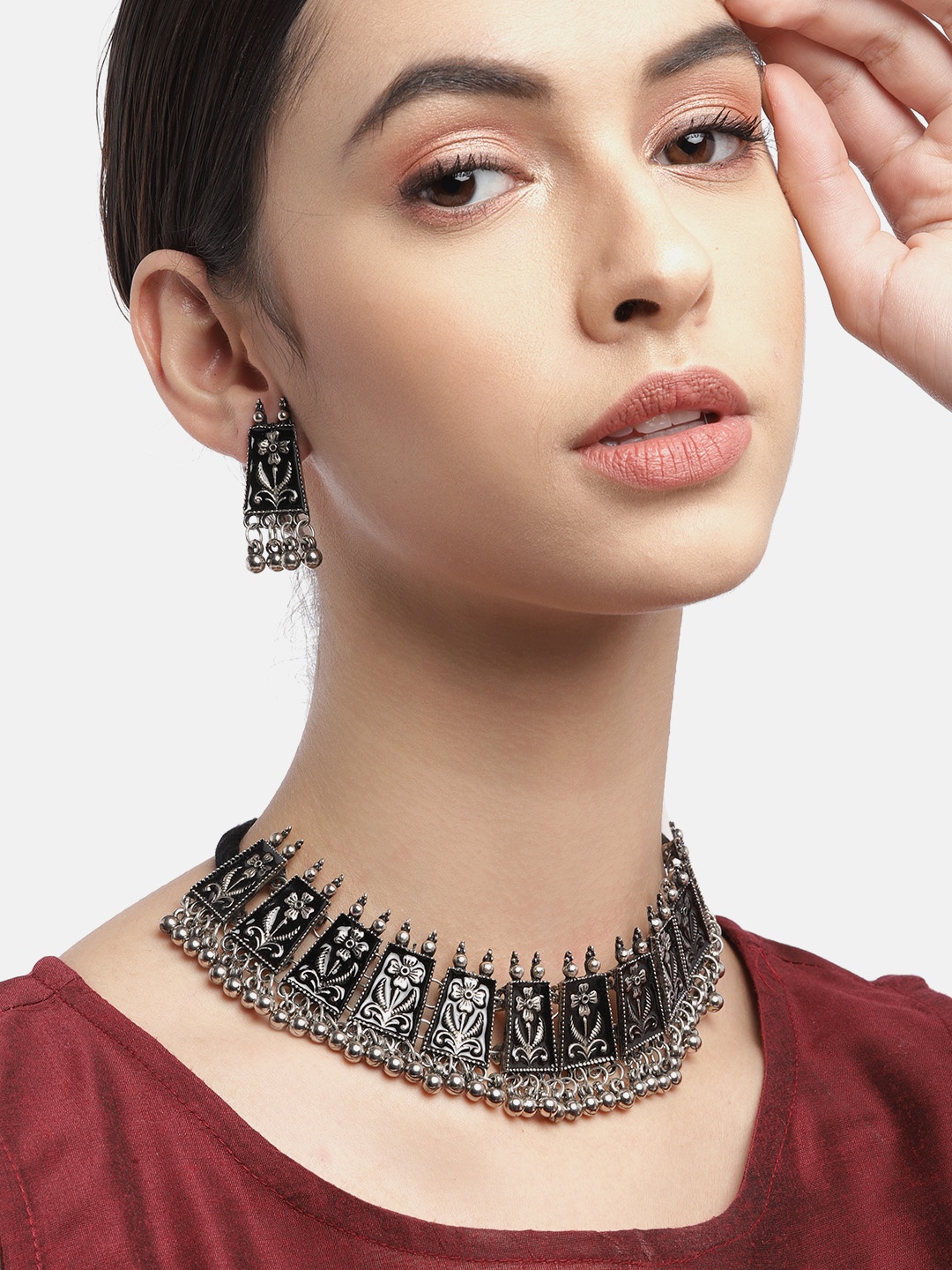 

Anouk Oxidised Black & Silver-Toned Textured Jewellery Set