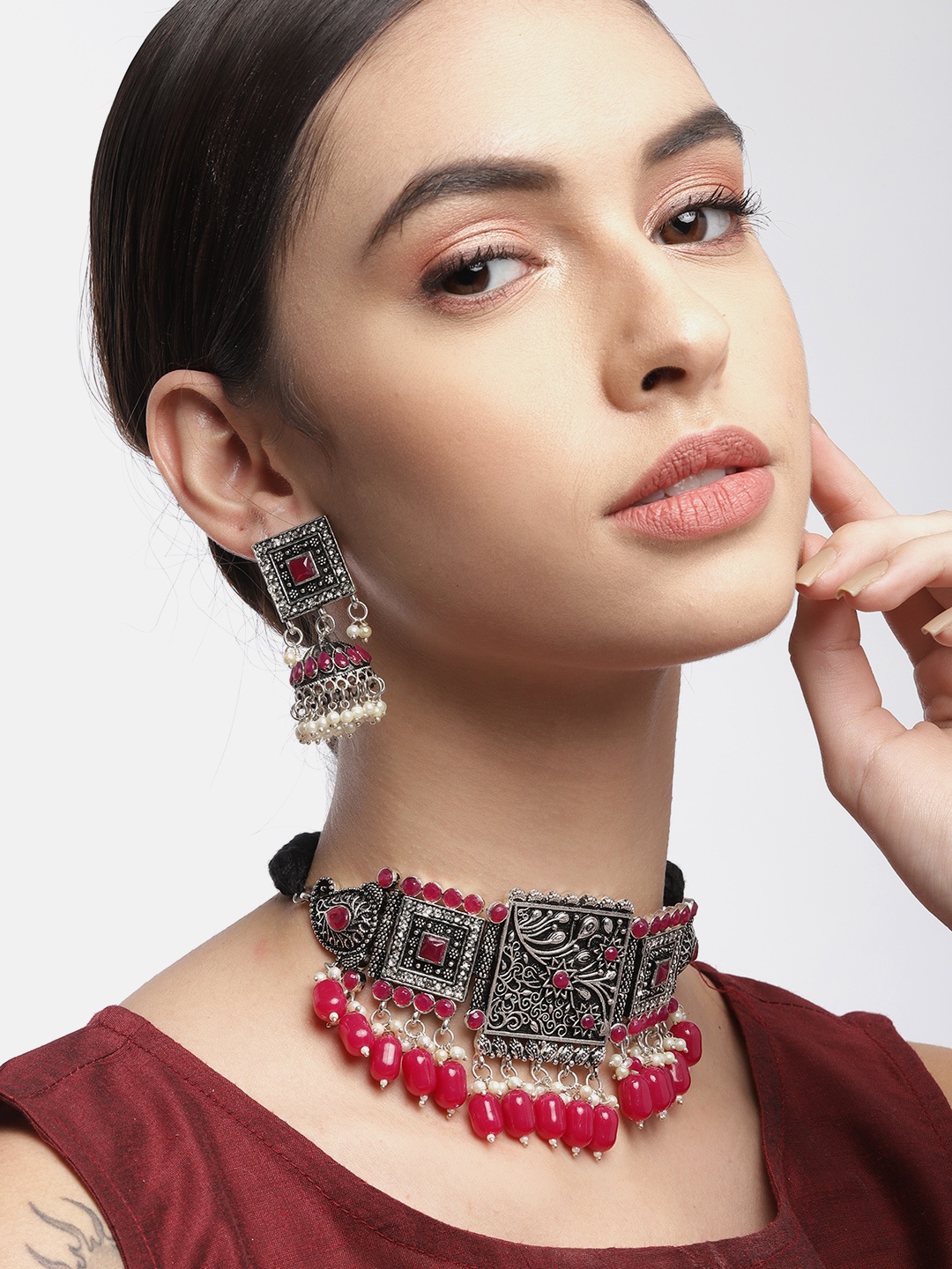 

Anouk Oxidised Magenta & Silver-Toned Textured Stone-Studded & Beaded Jewellery Set