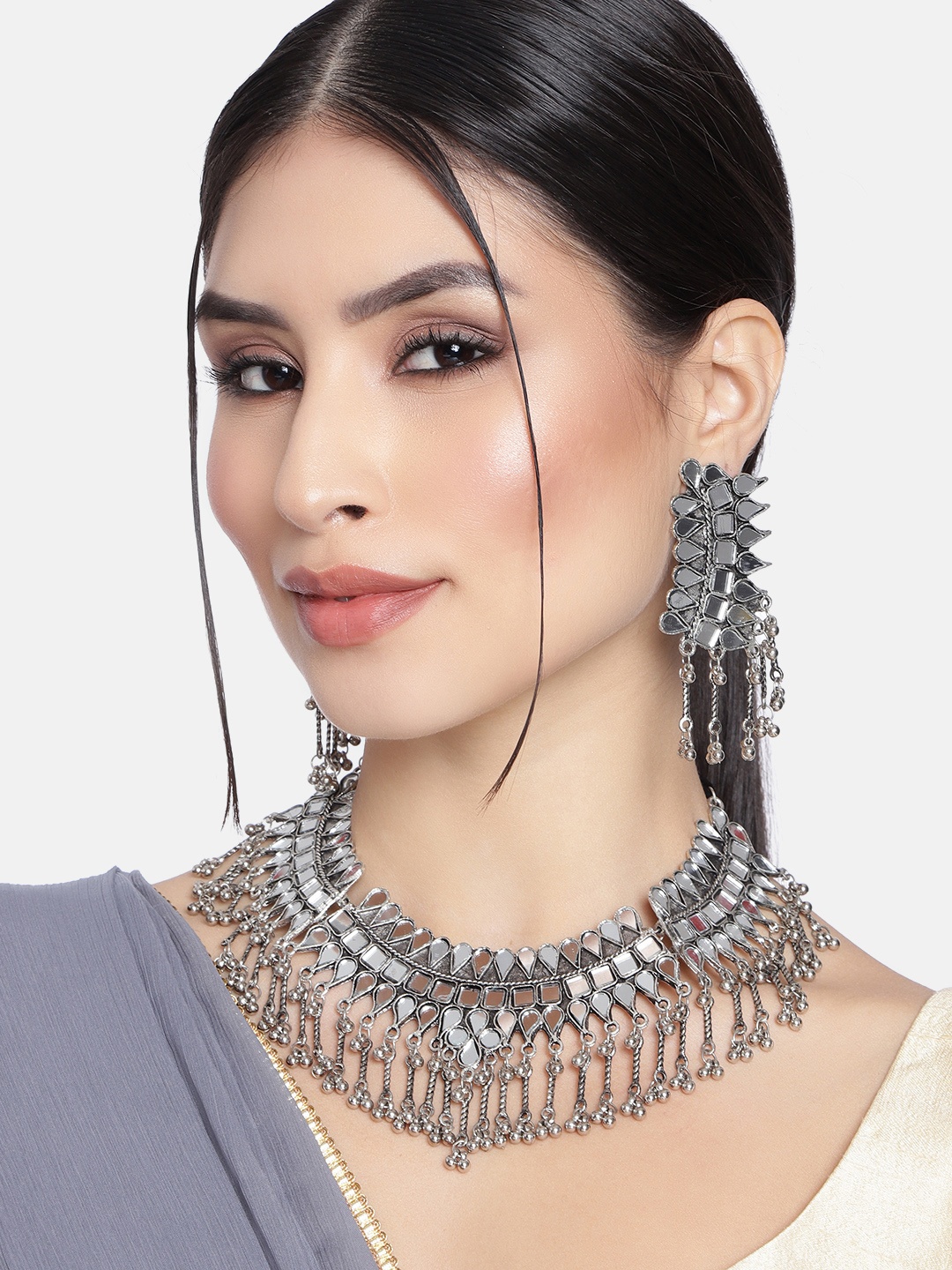 

Anouk Silver-Toned & Transparent Kundan Studded & Ghungaroo Oxidised Jewellery Set