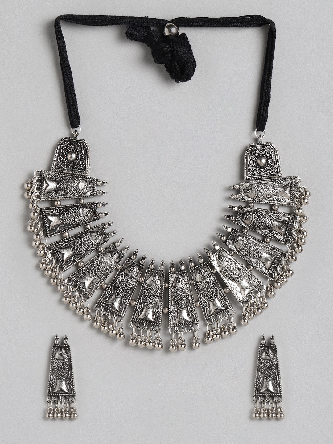 

Anouk Silver-Toned Oxidised Fish Textured Jewellery Set