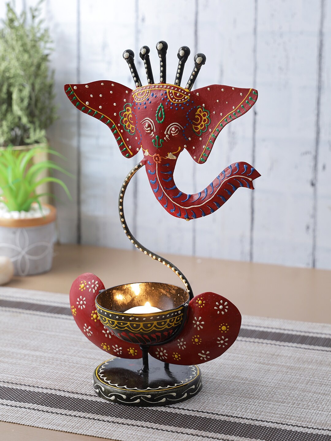 

Aapno Rajasthan Red & Black Handcrafted Lord Ganesha Tealight Holder