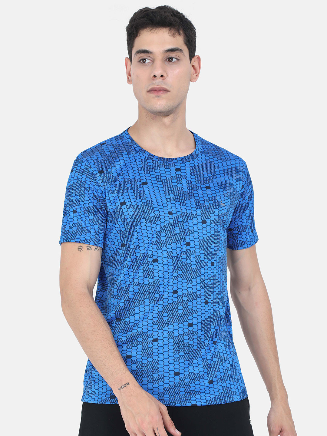 

Masculino Latino Men Blue & Black Geometric Printed Training or Gym T-shirt