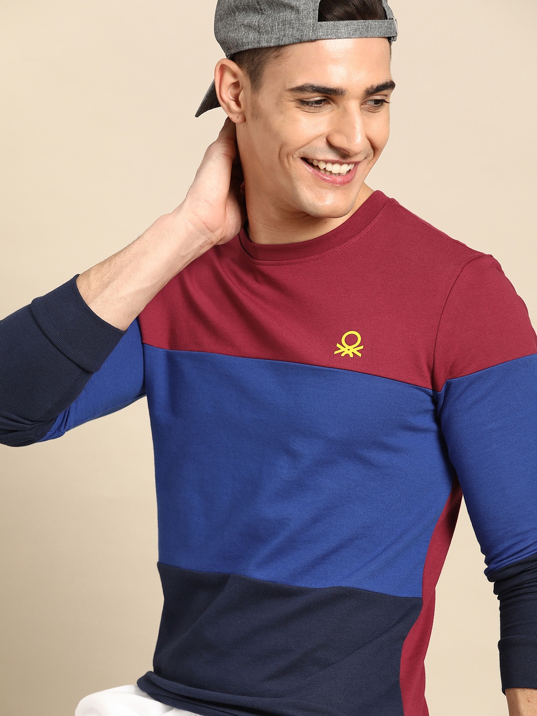 

United Colors of Benetton Men Maroon & Blue Colourblocked Sweatshirt