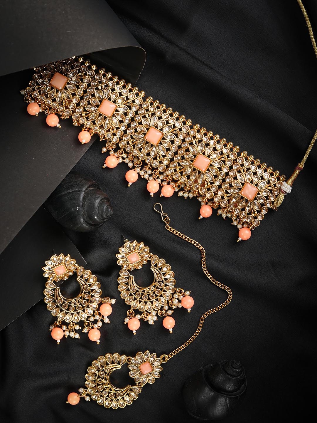 

Priyaasi Gold-Plated Peach & White Kundan Studded & Beaded Jewellery Set